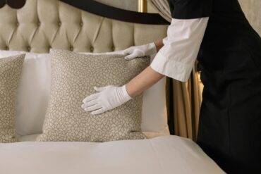 Marrakech comfort rooms: A spotless, luxurious hotel room exemplifying excellent cleanliness and exceptional customer service for an unforgettable stay.
