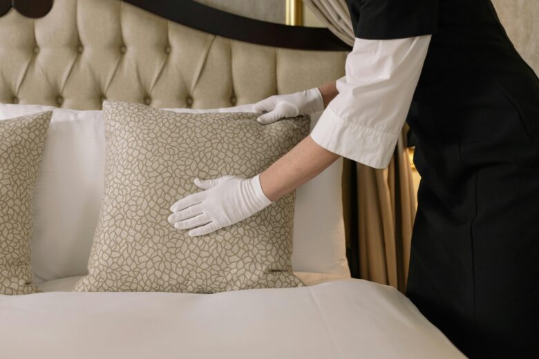 Marrakech comfort rooms: A spotless, luxurious hotel room exemplifying excellent cleanliness and exceptional customer service for an unforgettable stay.